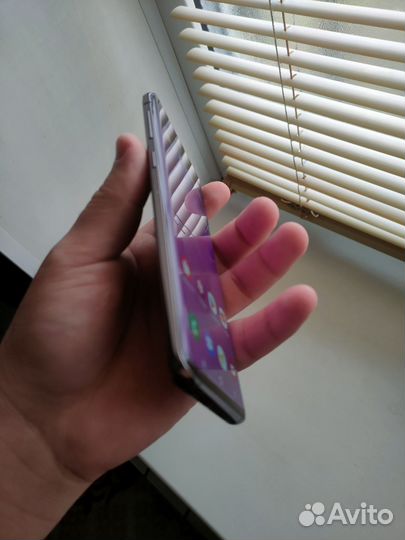 Samsung Galaxy S10, 8/128 ГБ