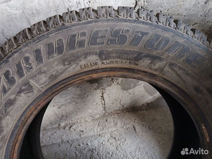 Bridgestone Ice Cruiser 7000 215/65 R16 98T