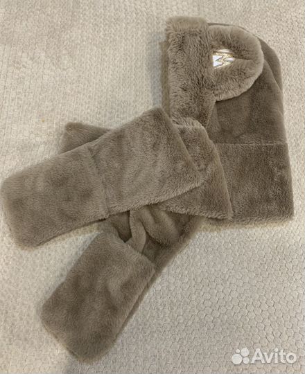 Шапка-капор с шарфом и варежками