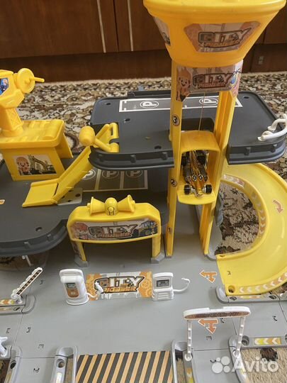 Детская парковка для машинок