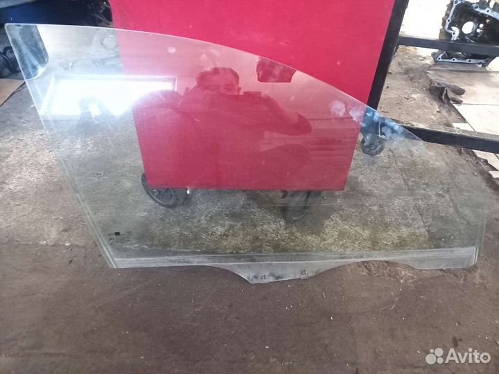 Стекло передней правой двери Kia Rio1