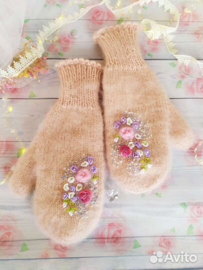 Варежки вязаные с вышивкой тёплые и пушистые