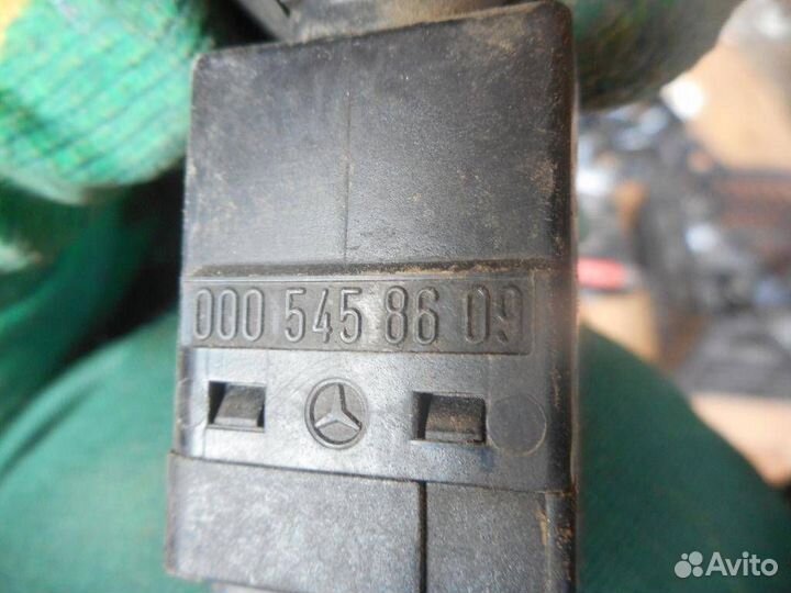 Датчик включения стоп-сигнала Mercedes Benz W124