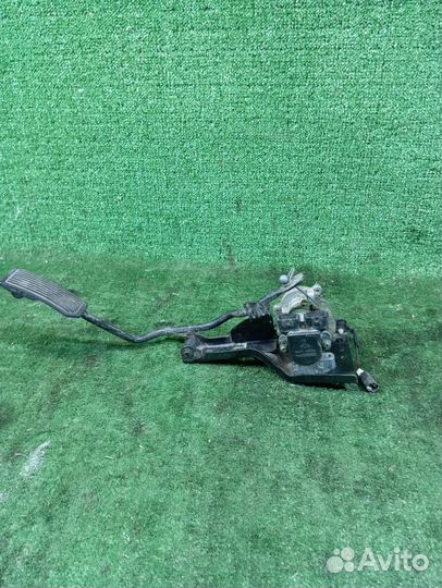 Педаль газа Nissan Primera