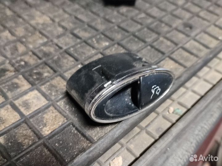 Мерседес W211 кнопка багажника