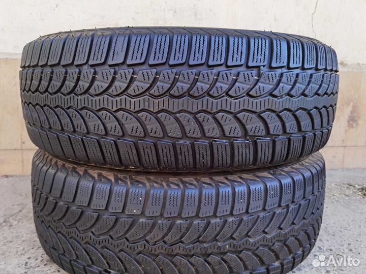 Bridgestone Blizzak LM-80 215/65 R16 98T