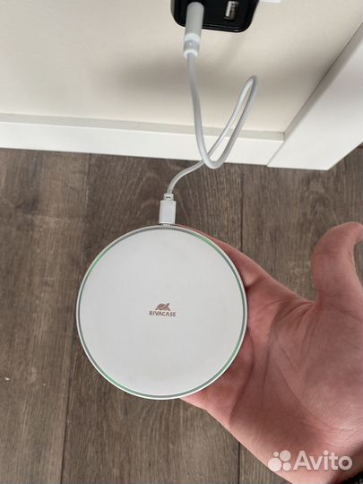 Беспроводная зарядка rivacase