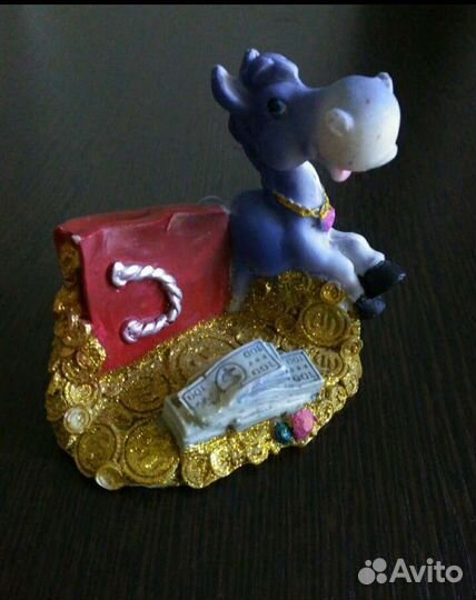 Настольная фигурка