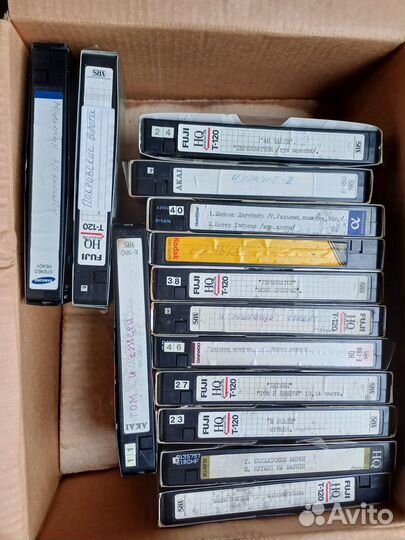 Видеокассеты с записями для видеомагнитофона