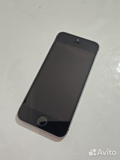 iPhone SE, 32 ГБ