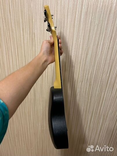 Укулеле с лимитированными стикерами 