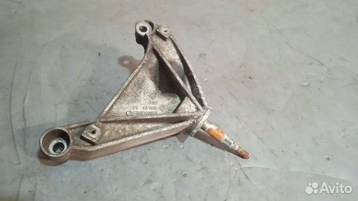 Кронштейн МКПП Renault Laguna 2 2004 8200013682