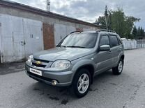 Chevrolet Niva 1.7 MT, 2015, 106 800 км, с пробегом, цена 800 000 руб.