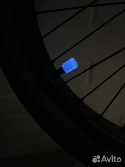 Колпачки на нипель светящиеся в темноте 4 цвета