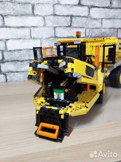 Lego Technic Самосвал Volvo 6х6 42114