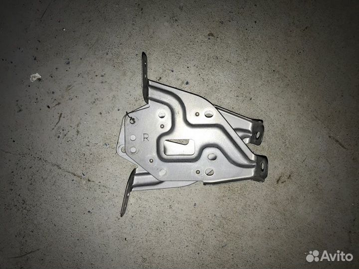 Крепление магнитофона Toyota Nadia SXN10