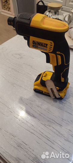 Шуруповерт dewalt DCF620 18v