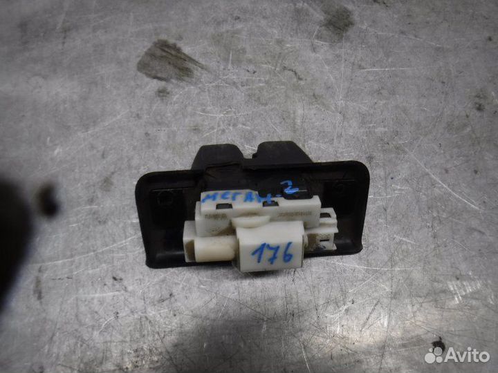 Замок крышки багажника Renault Megane 2 K4M 2007