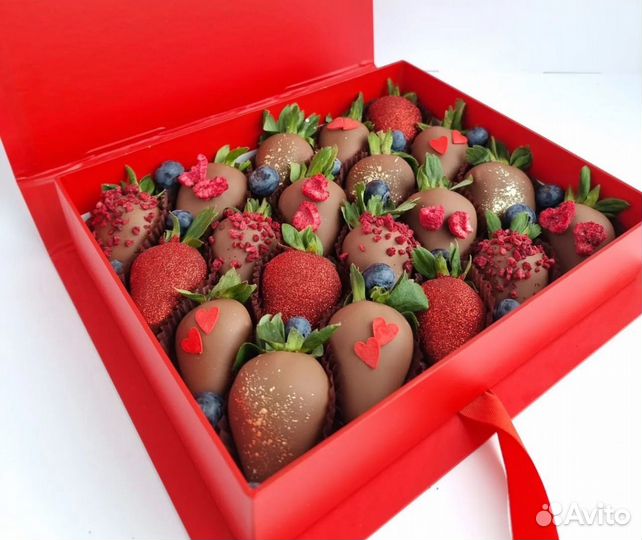 Клубника в шоколаде с шаром баблс
