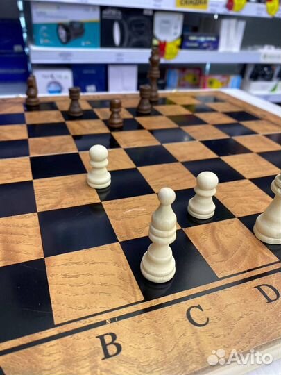 Шахматы деревянные большие и маленькие