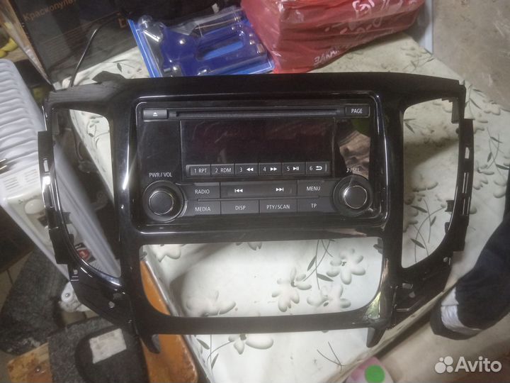 Штатная магнитола с рамкой Mitsubishi pajero sport