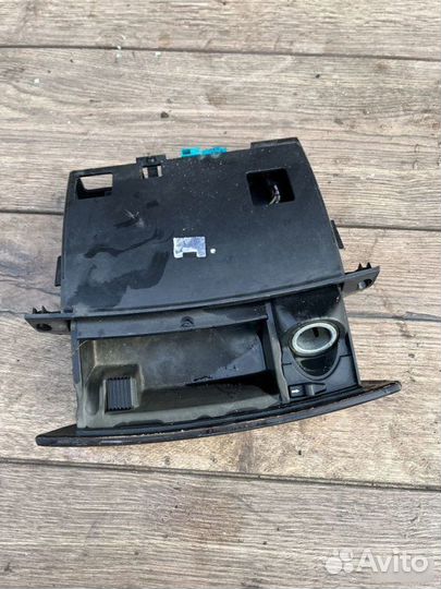 Пепельница Mercedes-Benz S220