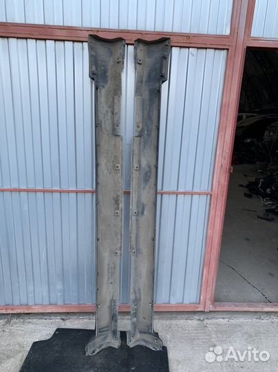 Пластиковый порог правый Nissan Fuga Y50