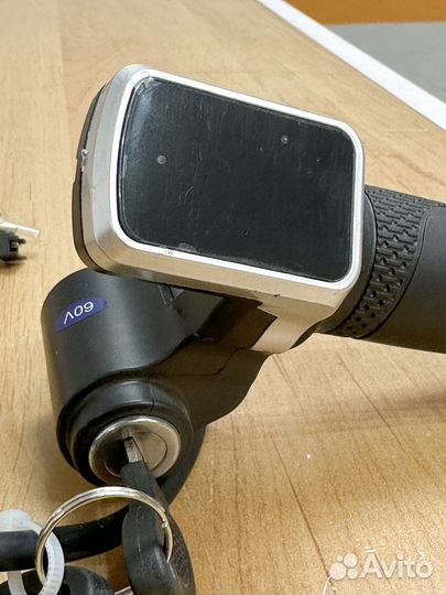 Ручка газа с замком зажигания на электровелосипед