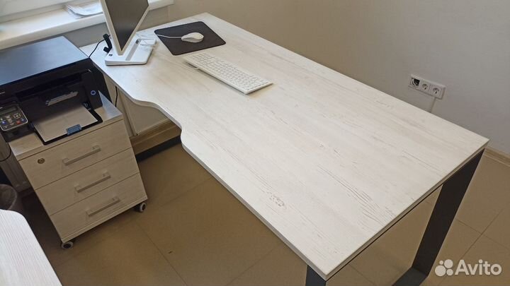 Новый офисный стол
