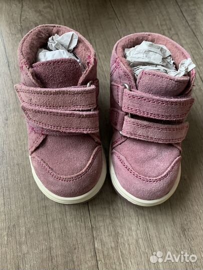 Кроссовки для девочки