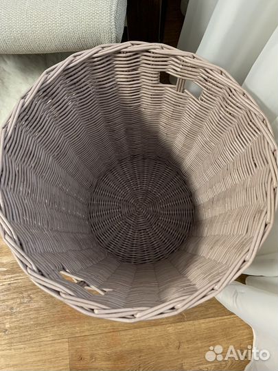 Плетеная корзина из бумажной лозы