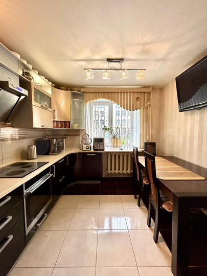 3-к. квартира, 94 м², 1/6 эт.