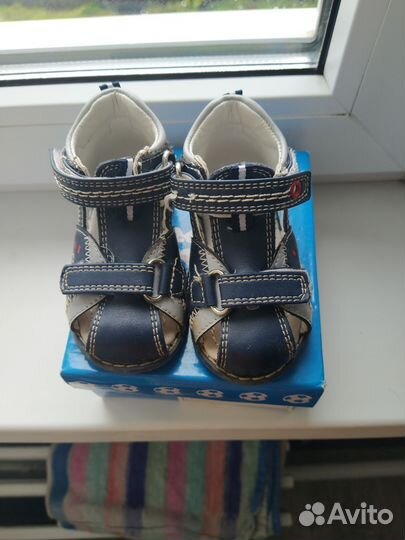 Сандали новые