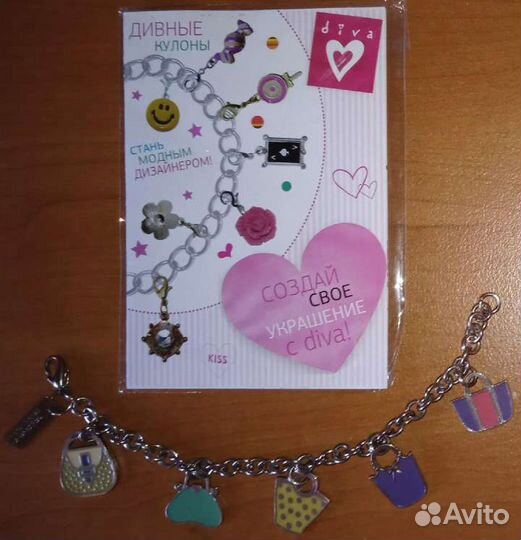 Брендовый браслет с подвесками. 