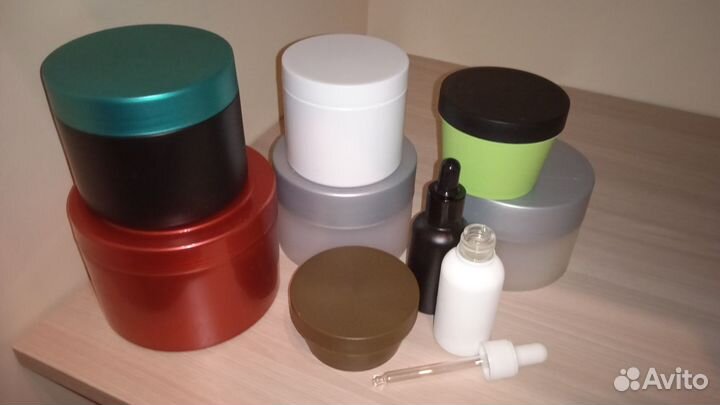 Пустые банки из под косметики