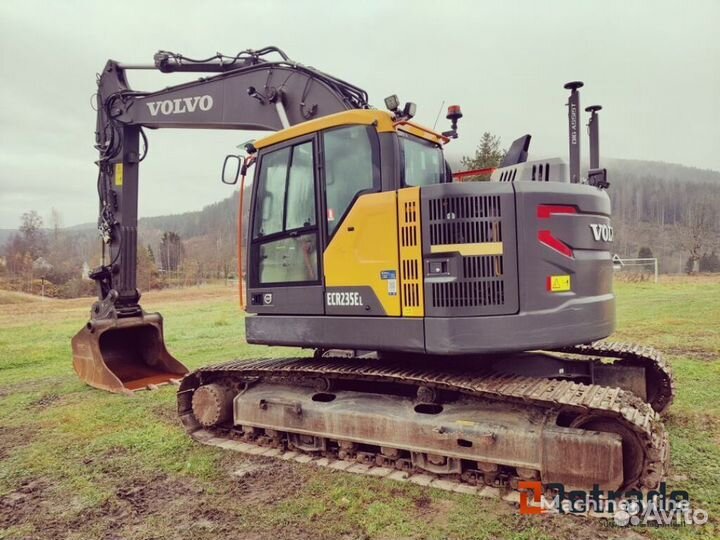 Гусеничный экскаватор Volvo EC235C, 2014