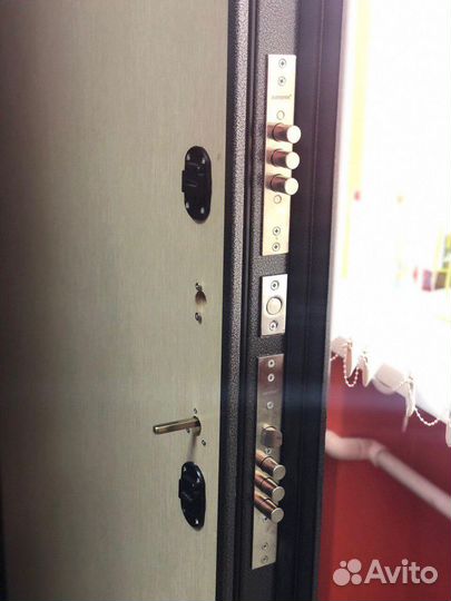 Дверь входная металлическая