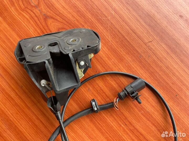 Замок сдвижной двери левый Vw Transporter T5 AXB