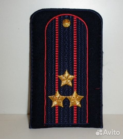 Чехлы для телефона с вышитой символикой