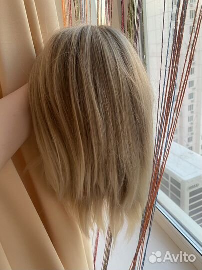 Парик бежевый блонд