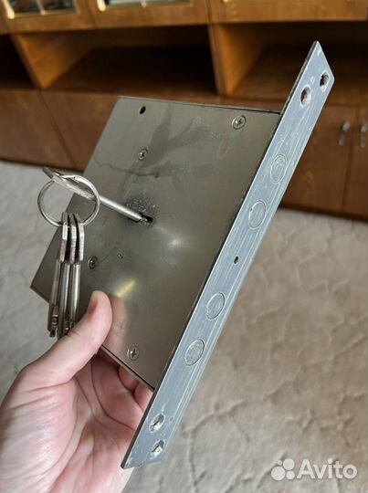 Замок врезной Меттэм для металлической двери