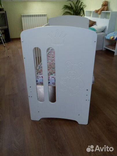 Детская кроватка с матрасом