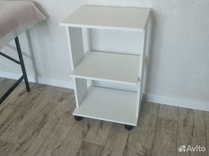 Этажерка на колесиках