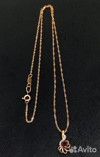 Золотая цепочка с подвеской с гранатом и бриллиант