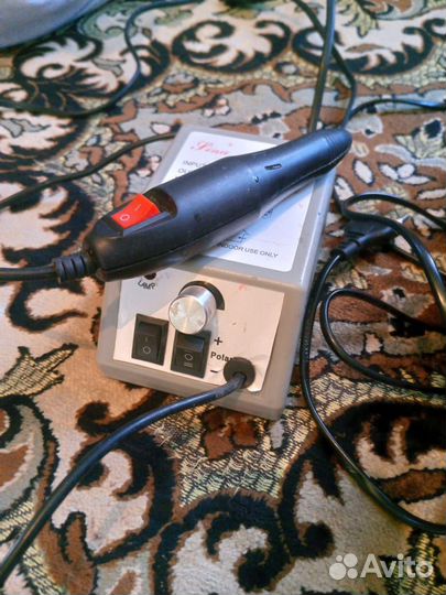 Ультрафиолетовая лампа для ногтей