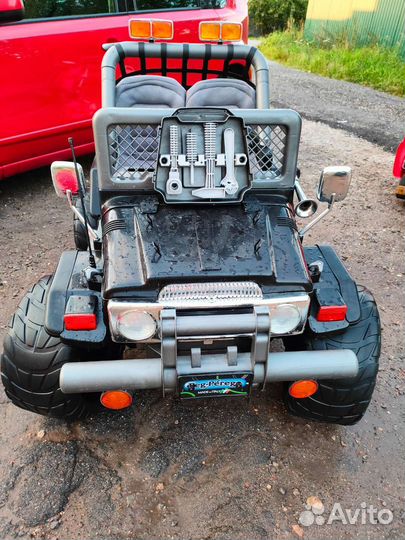 Детский электромобиль peg perego