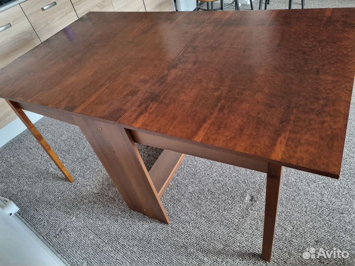 Стол обеденный