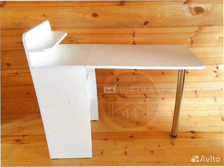 Маникюрный стол