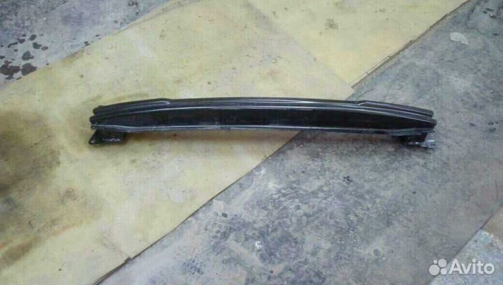 Усилитель заднего бампера Volkswagen Golf