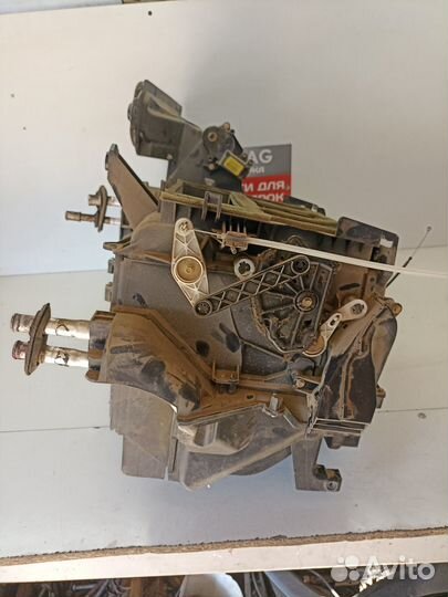 Корпус отопителя (Pontiac Vibe)